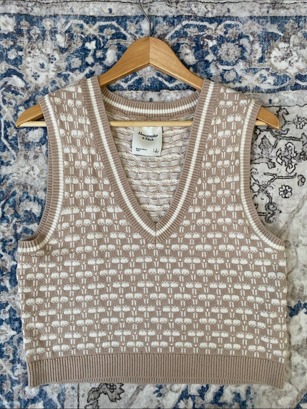 Abercrombie & Fitch Knit V-Neck Sweater Vest